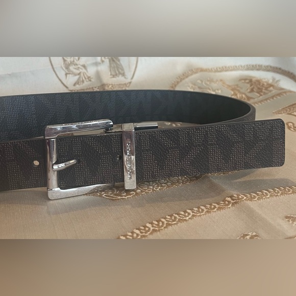 MICHAEL KORS Reversible Black/Brown Logo Belt, Square Silver-tone Buckle, M - Picture 6 of 8